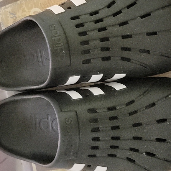 Women comfortable barely worn Adidas original slides - Picture 5 of 6